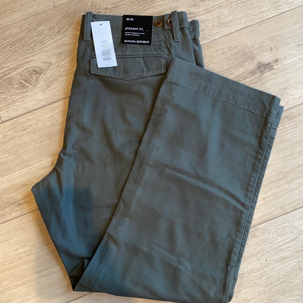 Banana Republic Men’s Straight Fit Chino (36/30)